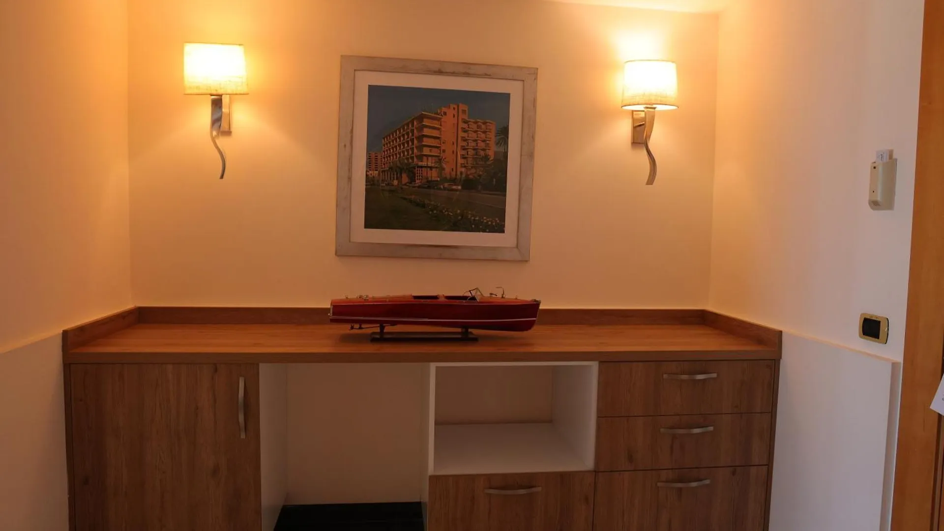 Riviera Hotel And Beach Lounge, Beirut