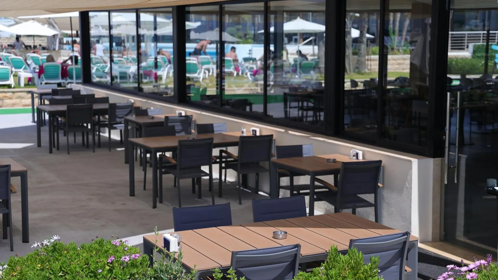 Riviera Hotel And Beach Lounge, Beirut